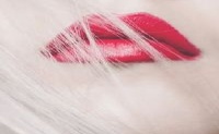 下巴下的女人上有一个好痣吗?下巴有一个好运