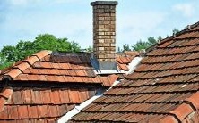 房屋风水离不开烟囱,北窗正对远处三座烟囱影响大!