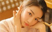 女,命途多舛却风华绝代