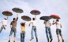 在梦中看到各种不同类型的人:正常人、怪人和超自然人物的出现