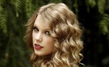 在梦中我遇到了一位著名的歌手,我们一起唱歌跳舞,度过了一个难忘的夜晚