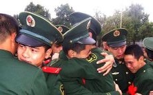 在梦中重聚:梦见与曾经一起战斗的战友,唤起深藏心底的情感回忆和不灭的战友情谊