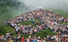 入眼的是浩浩荡荡的人山人海——一个梦境的体验