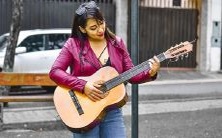 如何利用额头皱纹作为面相图解的依据:详细说明与示范