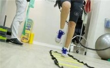 并被拯救的梦境:一个人梦见自己的孩子掉入深水,然后在水中挣扎,但是幸运的是有人拯救了他