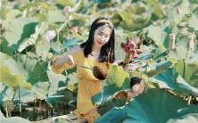 随着时光匆匆而过,岁月如歌,留下无尽思绪,流年拱手相送,独留一盏闪烁着璀璨光芒的霓虹,让人深深沉思