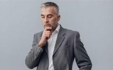 揭秘:指甲上的无名指钻石纹与你的人生轨迹息息相关的手相学说