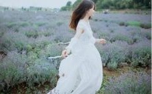 梦见自己全身赤裸裸地被光照耀的意义:探寻睡梦中裸露的自我与灵魂之间的关系