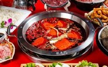 在梦中我看到前男友痛哭流涕,无声呜咽,引发我深思并探寻潜在的情感反应