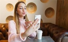 探究人类活动史上广为流传的十二种富贵面相及其象征意义