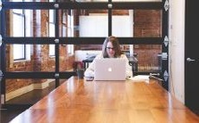 在梦中遭遇亲人死亡并被要求给予某物的情况