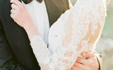 双子男在注意女生时,通常首先关注哪些方面?