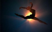 了,寓意深刻,可能与情感抑郁有关