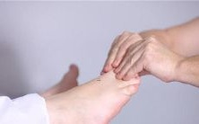 梦见自己打别人的耳光,代表着什么深层的心理含义或象征意义?