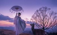 为增加夫妻运和财运,夫妻们应该在床头挂上什么装饰品呢?这些装饰品可以如何带来好运和财富呢?