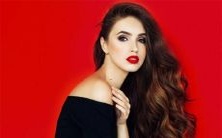 通过看女性手相上的事业线来了解她们的事业发展趋势