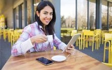 在相面学中,女性额头的形态与富贵命运息息相关吗?