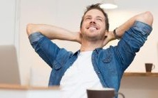 眼角长着痣的人在恋爱中很可能更容易配对成功,因为其具有许多吸引异性的特点,从而形成了所谓“眼角有痣夫妻相”的说法