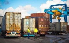 在梦中遭到洪水袭击被冲走,但你奋力爬上岸的超现实体验