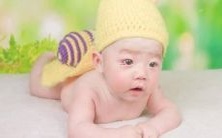 哪位女孩因为笑着活下去而成为了令人钦佩的人物?