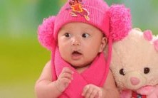 哪个汉字可以用来代替“金”来填补这位男孩缺少的名字?