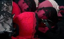 我梦见在梦中看到某物掉进水中,然后感到难以置信和困惑