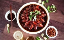 梦见自己在一家鞋店中纵情选购各种款式鞋子的清晰梦境体验