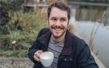 手相中指上有一条纵向竖纹,其含义是什么?