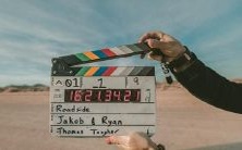 当你梦见自己正在寻找鞋子时,它所传递的潜在含义是什么?