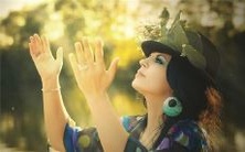 探寻不显著的人脸特征:发现隐藏在人中的独特个性特征