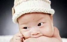 以姓黄的女孩之独特名字为特色的故事