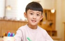 做梦梦见自己喂猪，这个场景所传递的信息和象征意义是什么？