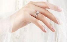 十二星座女：是追求爱情还是金钱的婚姻？